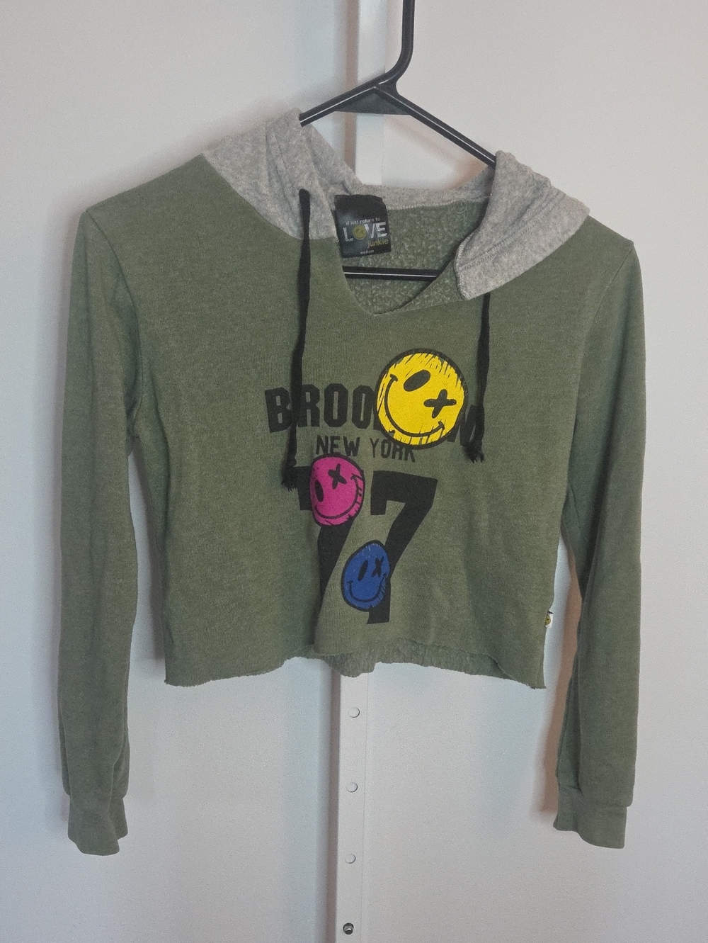 Love Junkie size M girls Cropped sweatshirt Olive Green Gray Hoodie Brooklyn